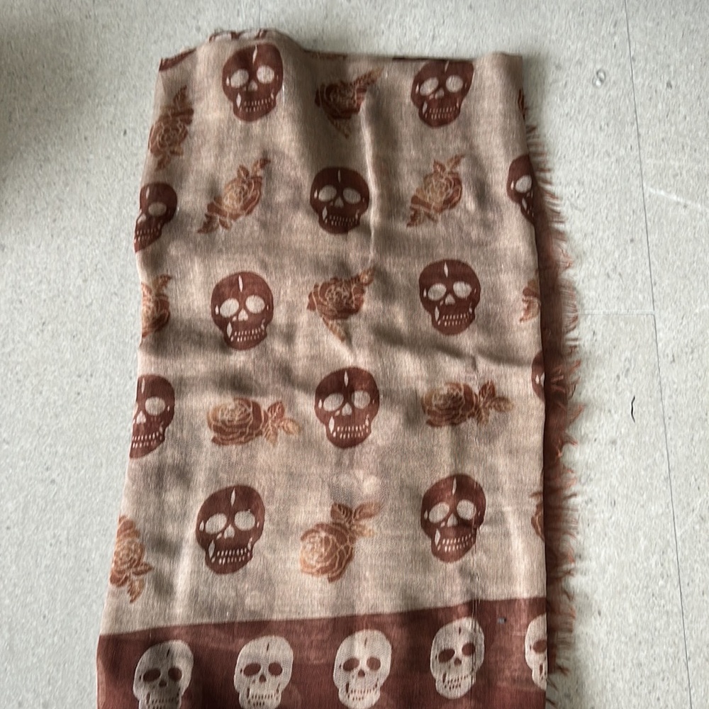 Skull scarf - Picture 2 of 2